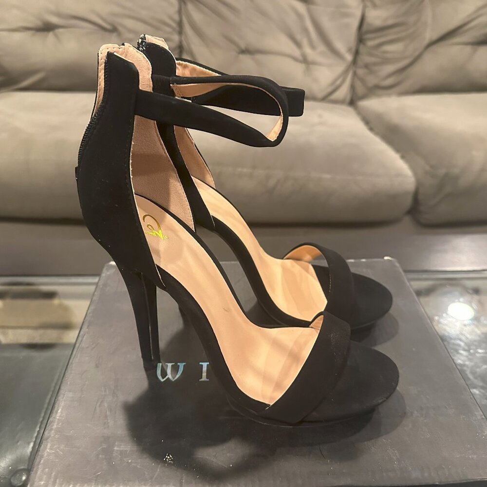 Windsor Amy-01 Black Heels Size 7.5 BNIB